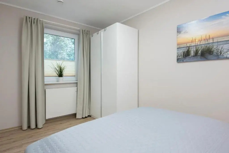 Wohnung 4, Leni