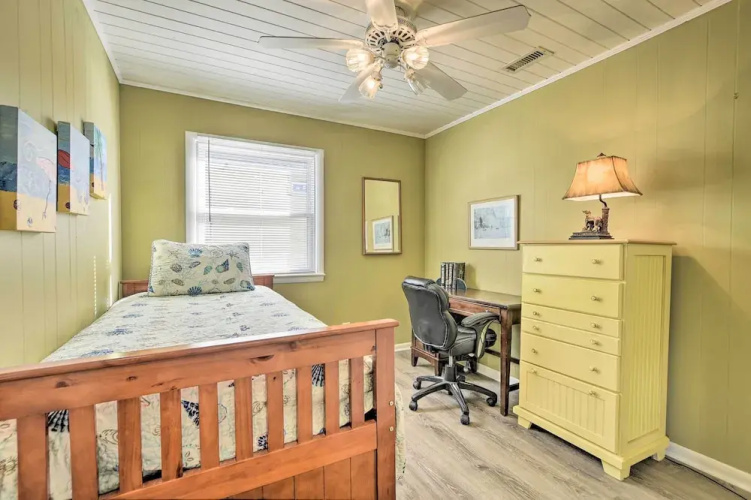 Holden Beach Family Abode - Steps to Ocean!