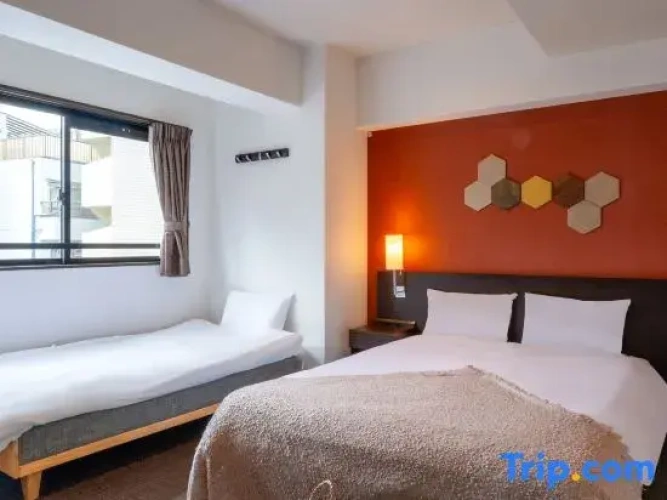 Standard Triple room