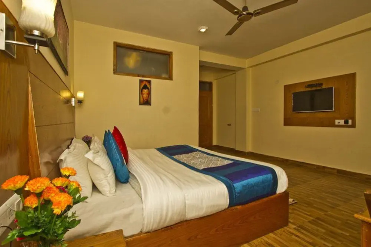 New Harmony Inn