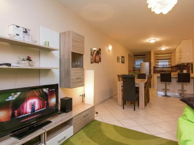 Comfortable Apartment in Zadar With TV