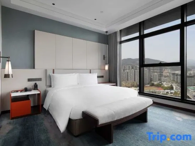 Deluxe Family Suite