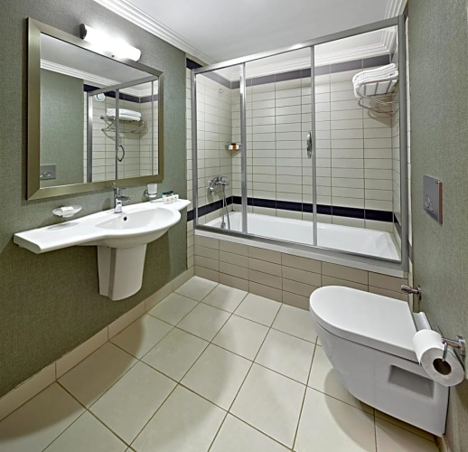 Double room with partial sea view