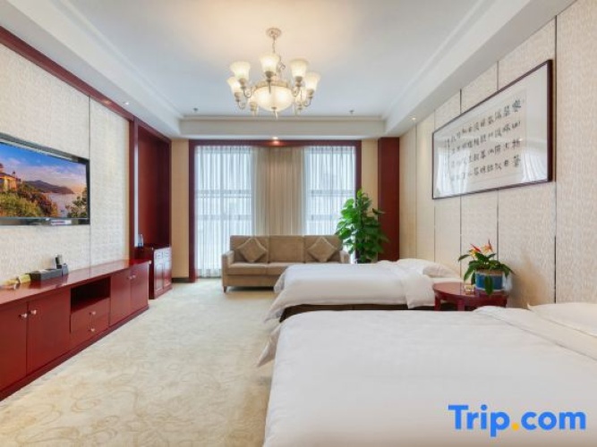 Quintuple Family Suite