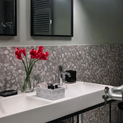 Lady Rose Privilege Suite