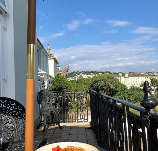 1 Bedroom Luxury Basement Suite with balcony