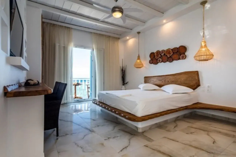 Niki Savvas Studio & Suites