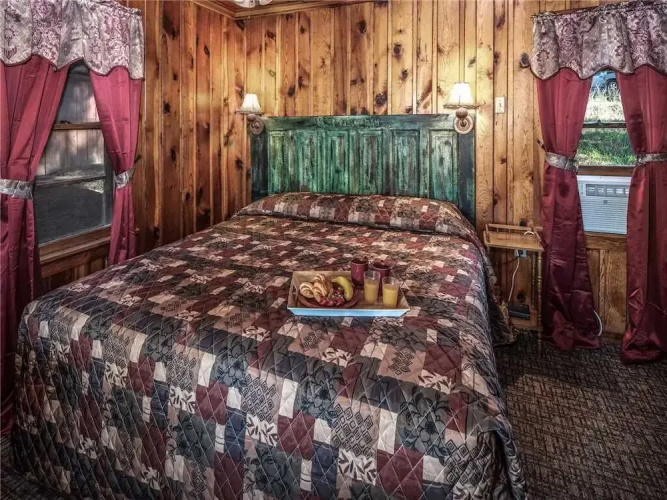 Apache Village 6, King Studio with Sleeper Sofa, Sleeps 3