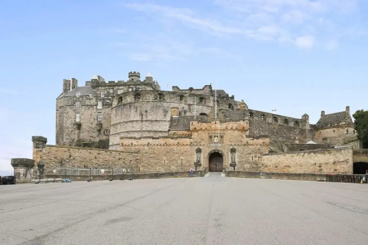 ALTIDO 2-BR Apt directly next to Edinburgh Castle