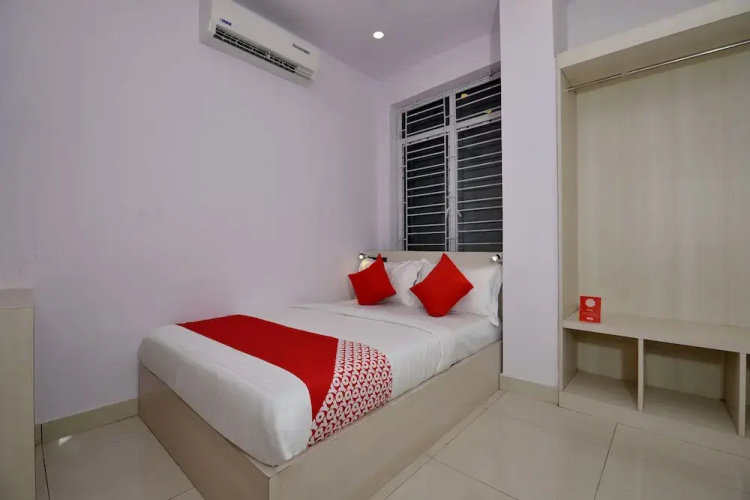 OYO Townhouse 539 Transit Express