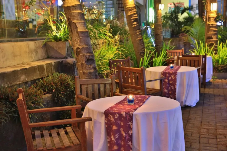 Ritzy Hotel Manado