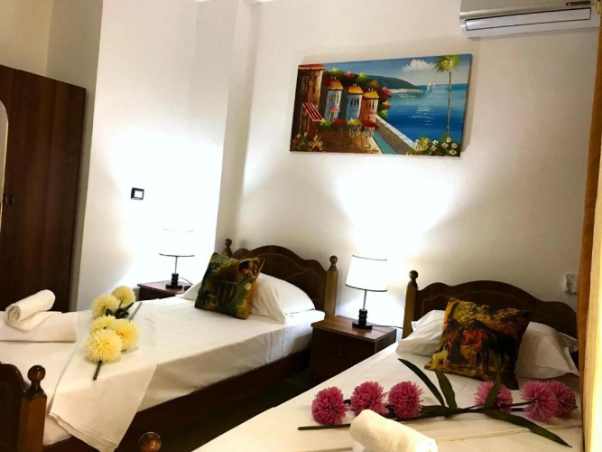 Standard Twin room with balcony