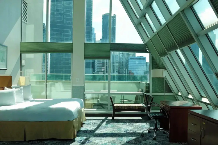LIC Manhattan View Hotel
