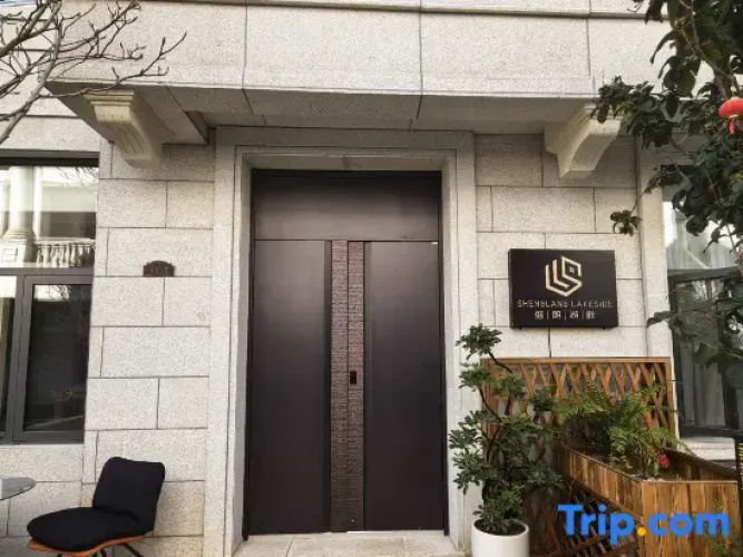 Shenglang Lakeside Villa