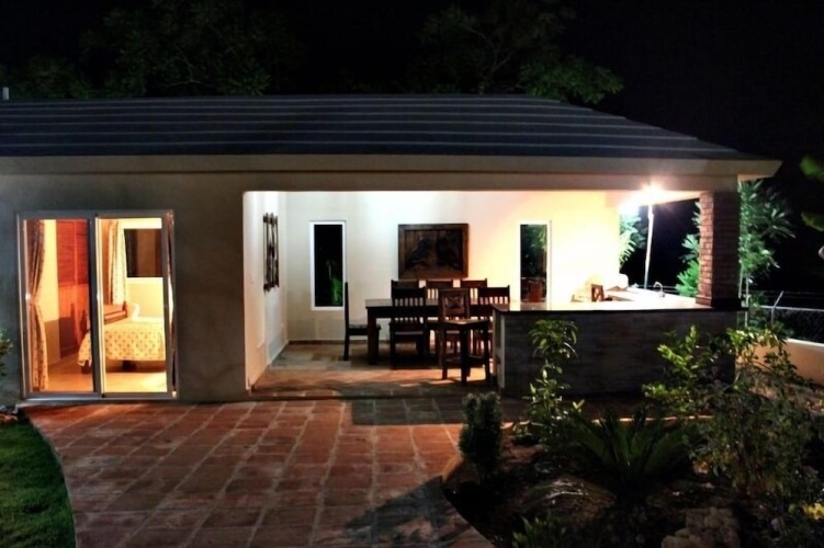 4 Bedrooms Villa