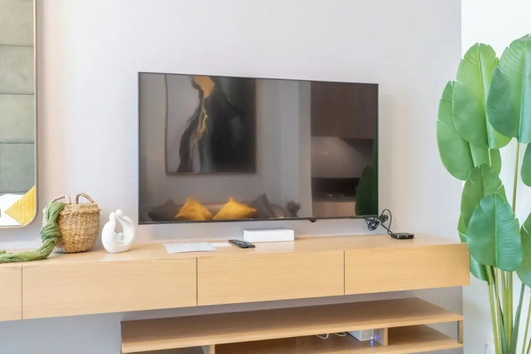 Czechin - Modern Studio JVC