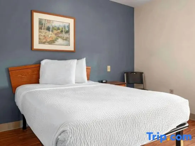 Motel 6 Suites Cincinnati Sharonville, Oh - Loveland, OH