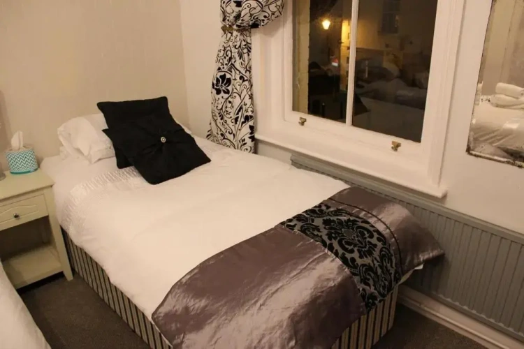Standard Single room