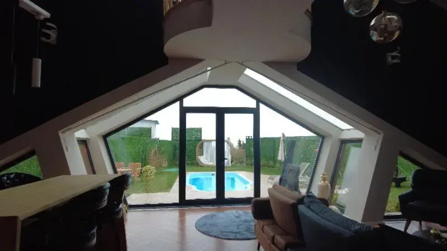 2 Bedrooms Villa