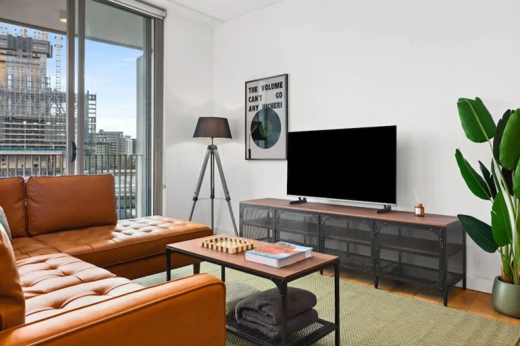 Central Charming 2 Bedrooms With Balcony Aircon