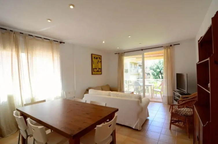 3 Bedrooms Apartment