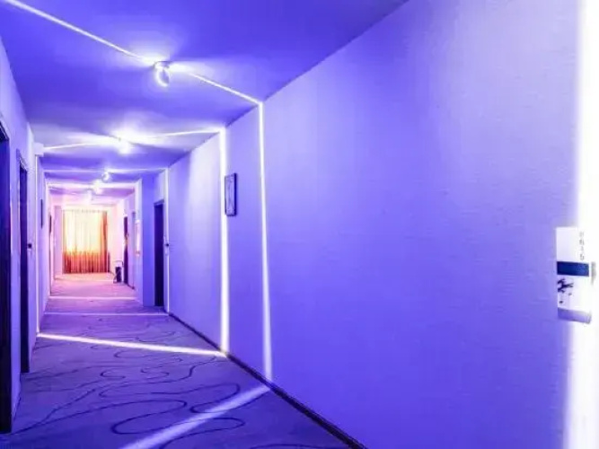 Binjiang Yizhan Hotel
