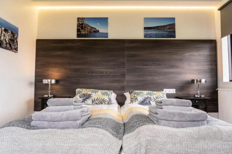 Black Beach Guesthouse