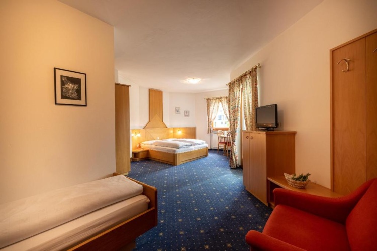 Standard Triple room with balcony