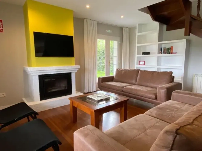 5 Bedrooms Cottage