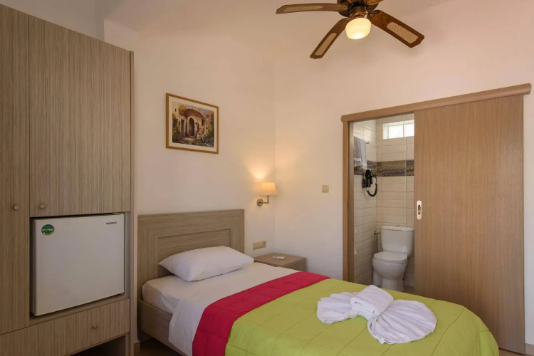Nikos Hotel
