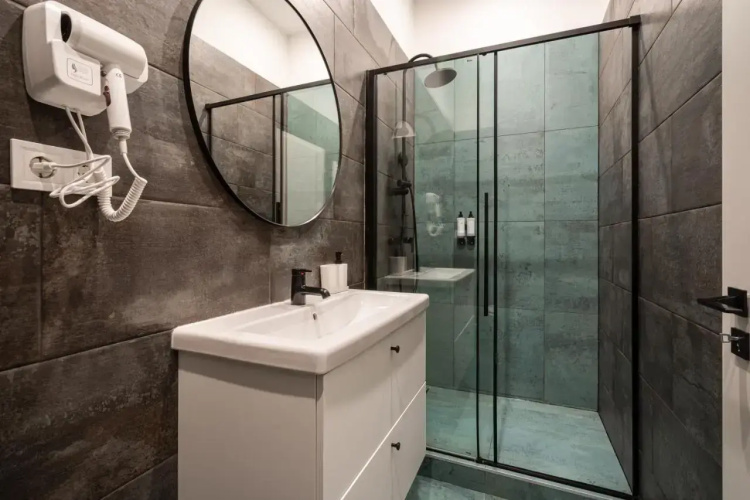 R38 - Artists luxury home
