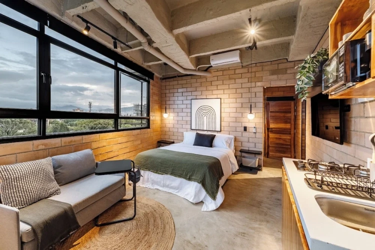 Suite with city view