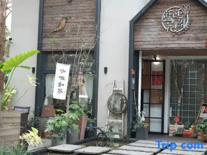 Blooming Lotus Hostel