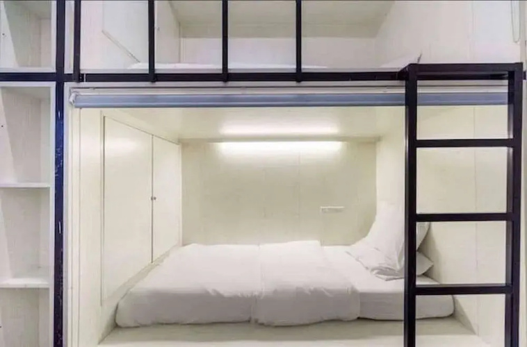 comfy crib hostel