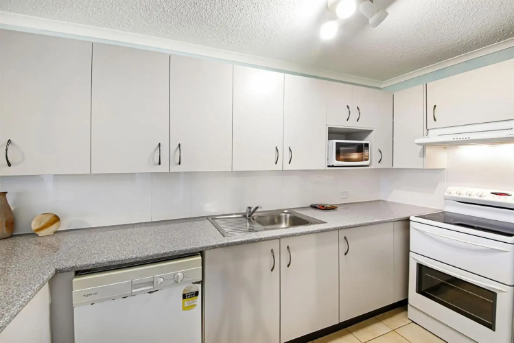 Unit 2, Biriny Lodge, 1686-1689 David Low Way Coolum Beach
