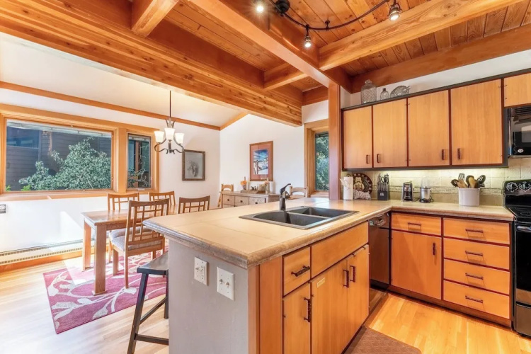 Tennis Townhomes #1340: 2
