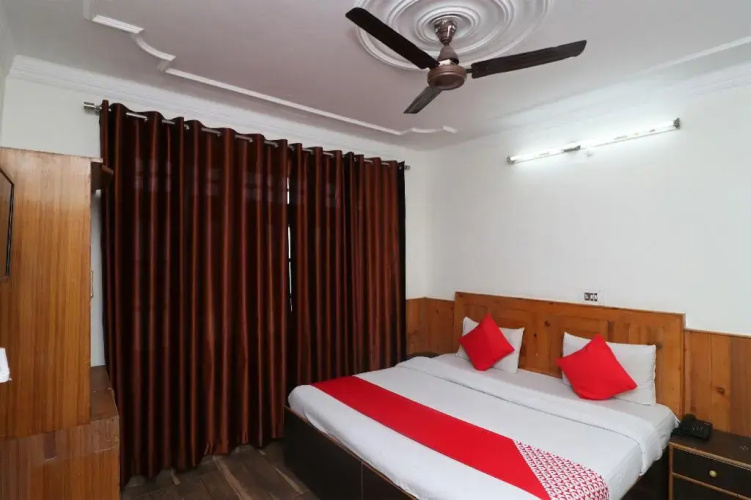 OYO 4605 Hotel Aakarsh