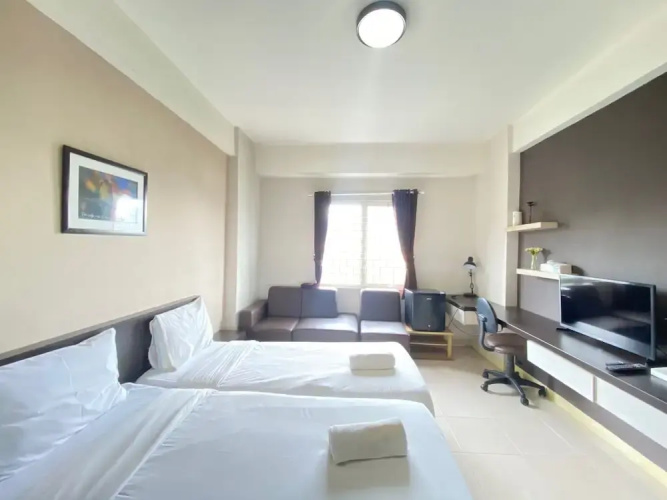 Spacious Studio Room at Pinewood Apartment
