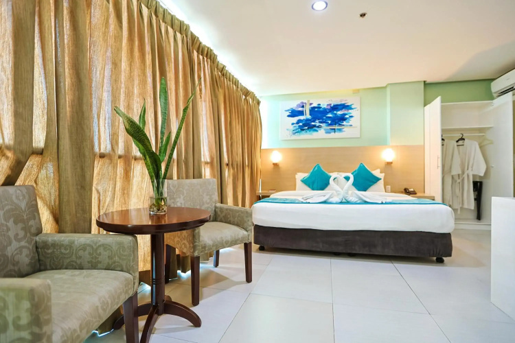 Holiday Suites Business District (Empire Suites Hotel)