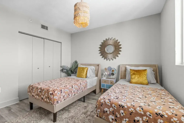 2Br2Ba Next To Jackson Memorial Hospital