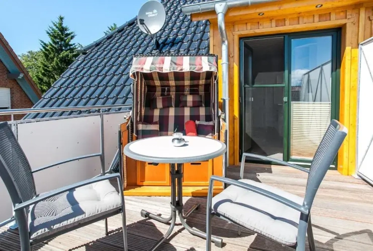Apartment with balcony