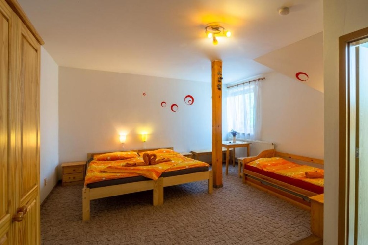 Standard Triple room