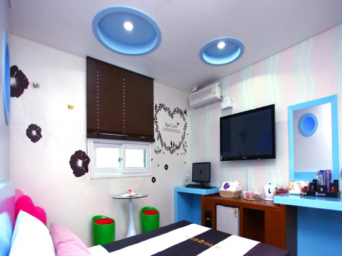 Q Hotel