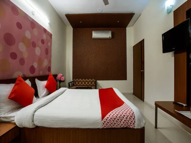 OYO 16075 Aikya Elevens Inn