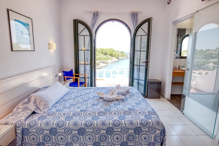 Superior Double room with balcony and with sea view