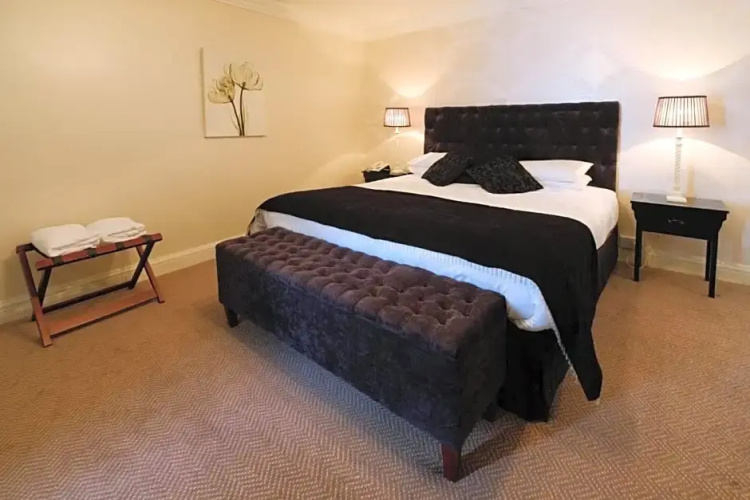 Dooly's Hotel