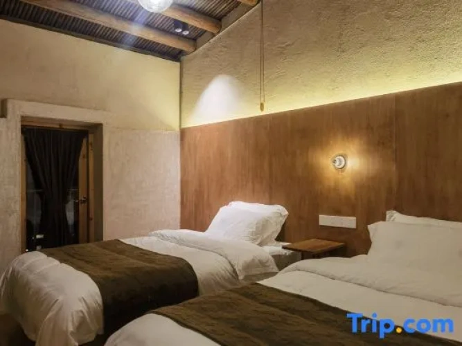 Standard Twin room with mountain view