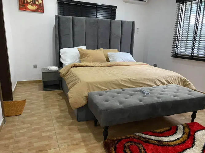 Comforts Court And Apartment