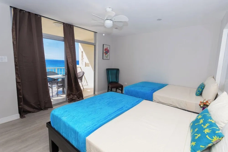 2 Bedrooms Apartment with sea view