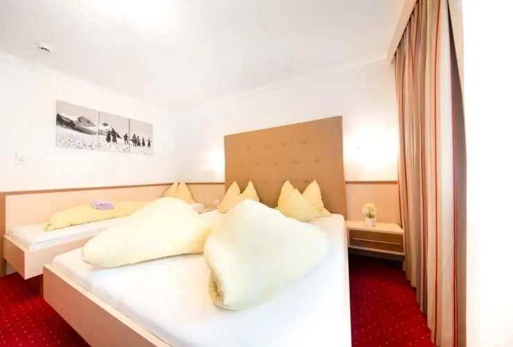 Standard Triple room